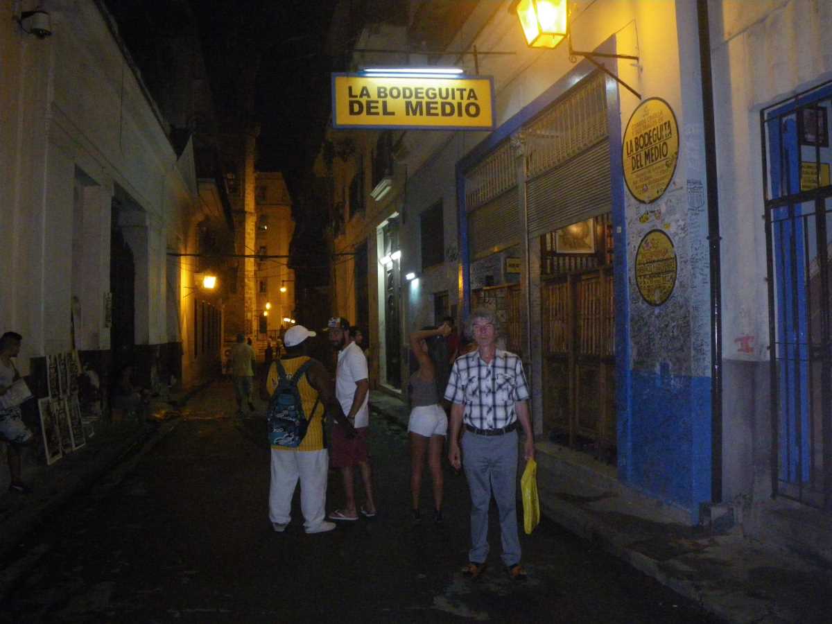 Бар Бодегита дель-Медио в Гаване. Именно тут бывал Хемингуэй