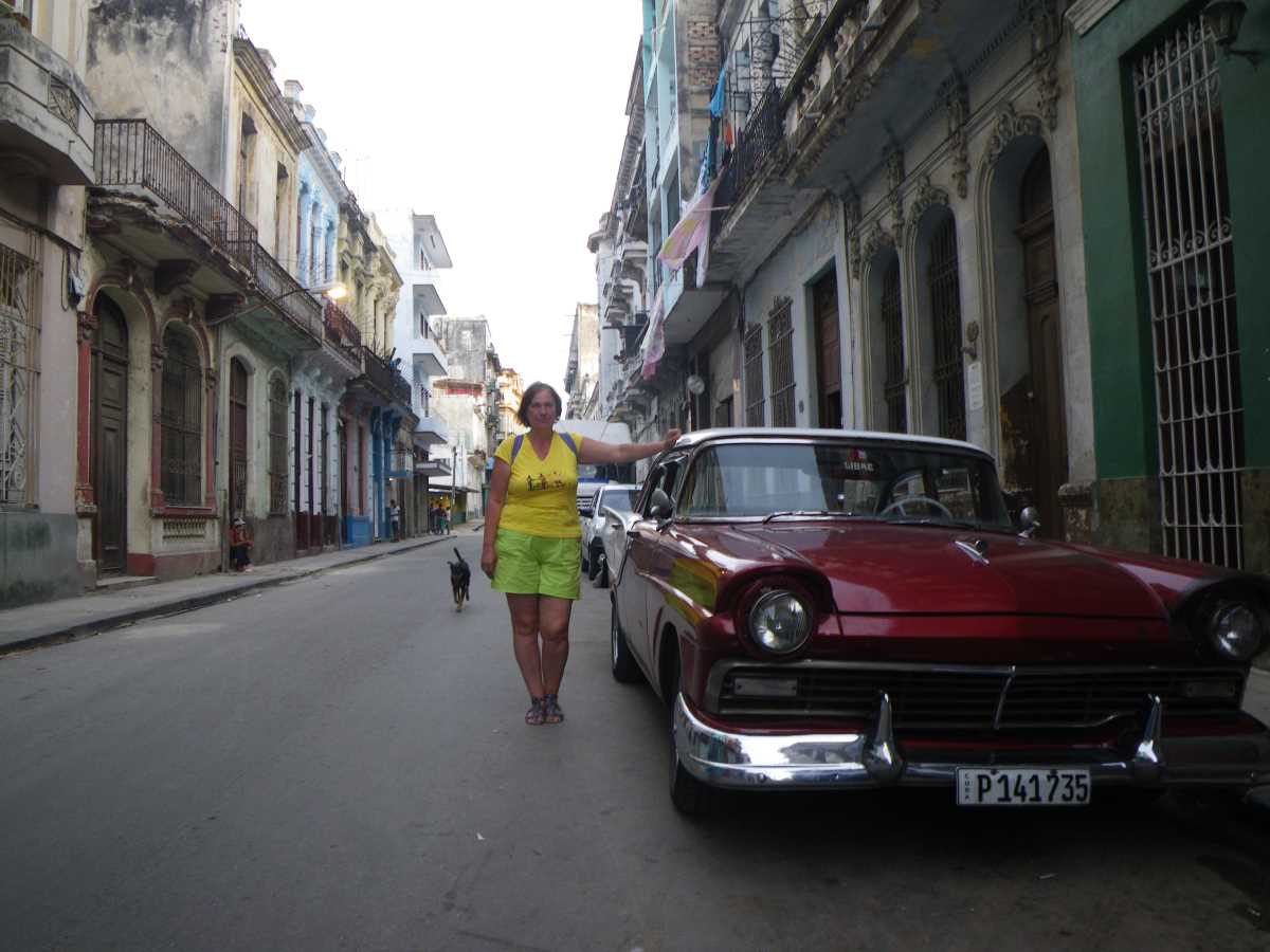 старый автомобиль в Гаване