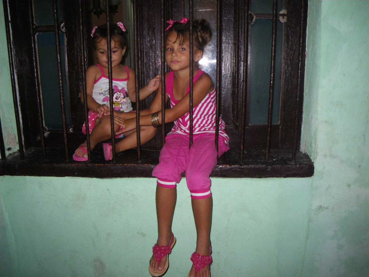 дети за решеткой в Гаване