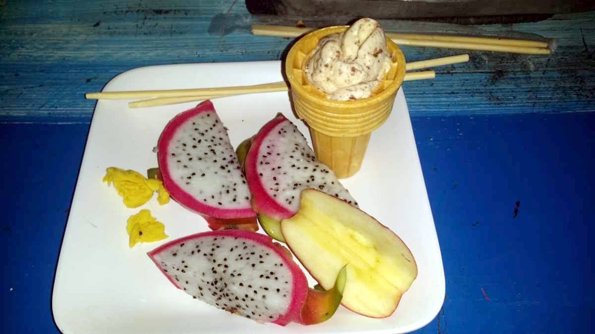 мороженое с фруктами в Тайланде